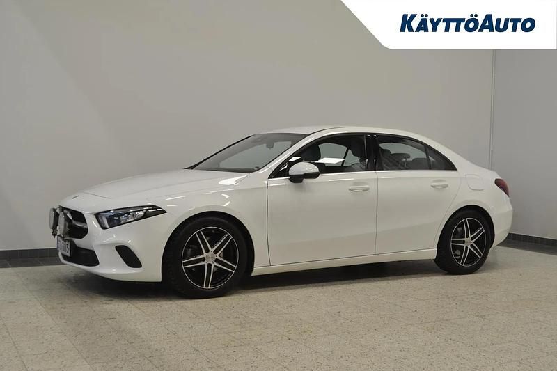 Käytetty Mercedes A180 Business 116 HP (85 kW) 2020 Polarvalkoinen Viistoperä