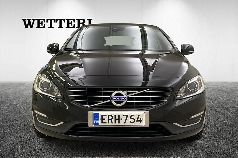 Käytetty Volvo V60 Summum 215 HP (158 kW) 2015 Musta Farmari