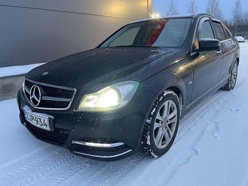 Musta Käytetty 2013 Mercedes C180 Business Sedan | 10 990 € (Hyvä tarjous) - Kuva 1/3
