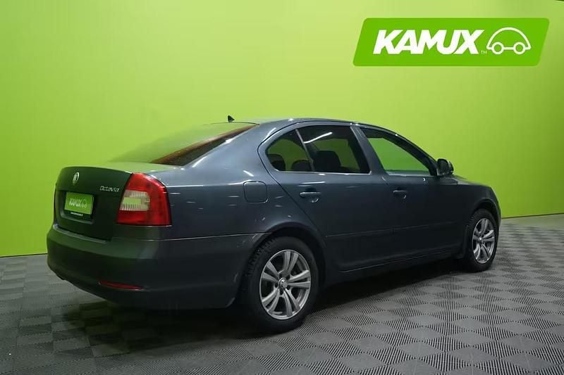 Käytetty Skoda Octavia LAURIN & KLEMENT 180 HP (132 kW) 2010 Musta Farmari