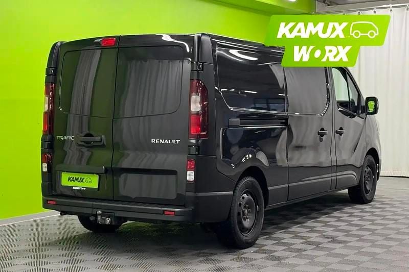 Käytetty Renault Trafic Komfort 150 HP (110 kW) 2022 Midnight black Tila-auto