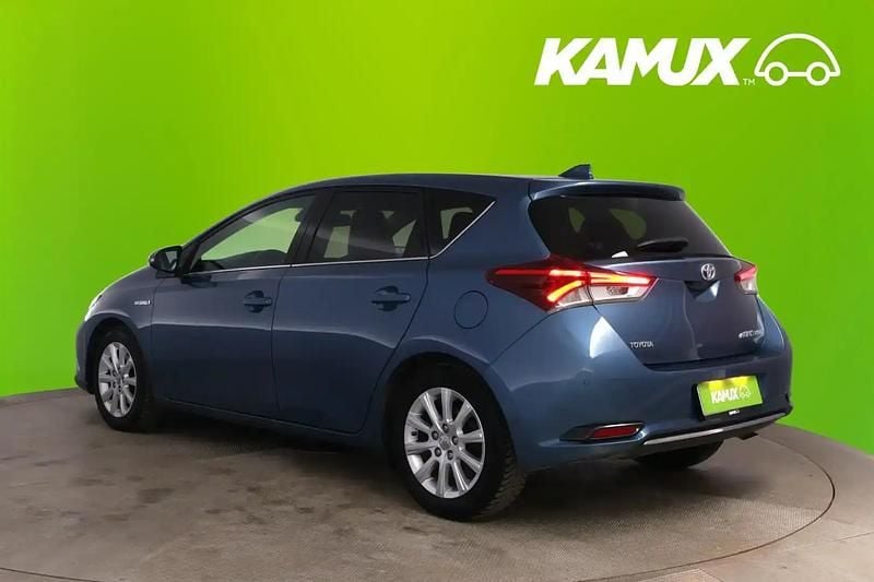 Käytetty Toyota Auris Hybrid Premium 99 HP (72 kW) 2016 Sininen Sedan