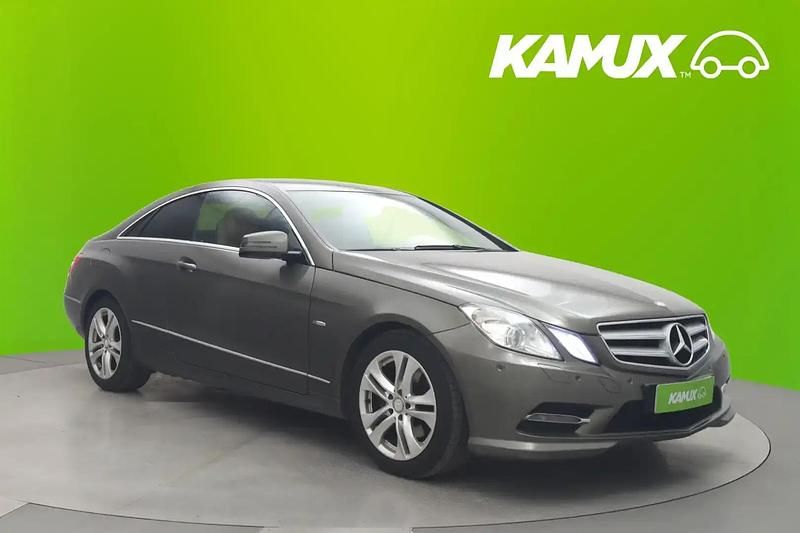Hopea / harmaa Käytetty 2011 Mercedes E250 Coupe - kaksiovinen | 7 900 € (Perustarjous) - Kuva 1/4