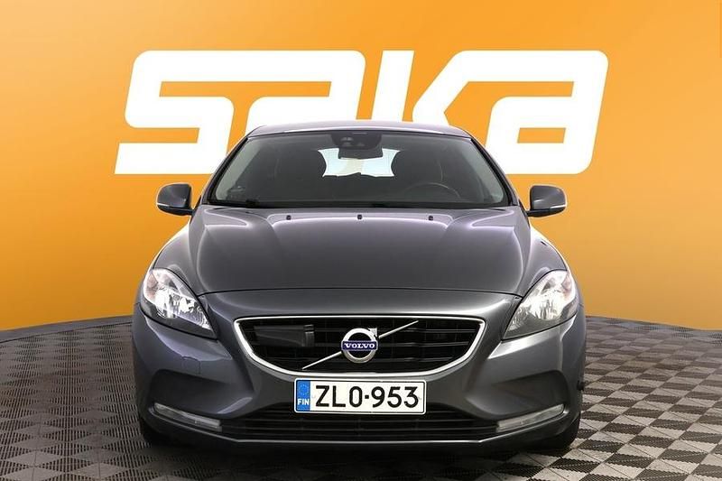 Käytetty Volvo V40 Momentum 150 HP (110 kW) 2013 Tila-auto