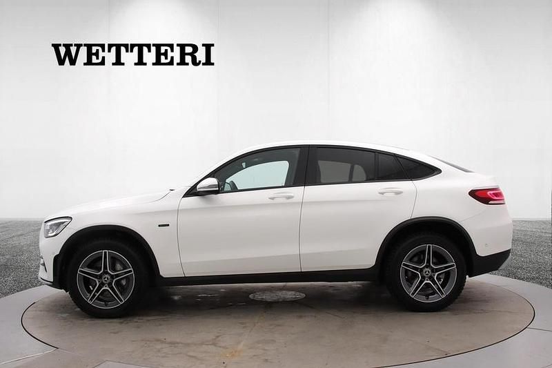 Käytetty Mercedes GLC300e Business 211 HP (155 kW) 2021 Valkoinen Coupe - kaksiovinen