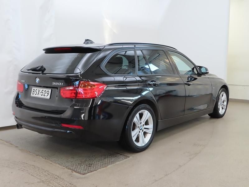 Käytetty BMW 320 184 HP (135 kW) 2015 Musta Farmari
