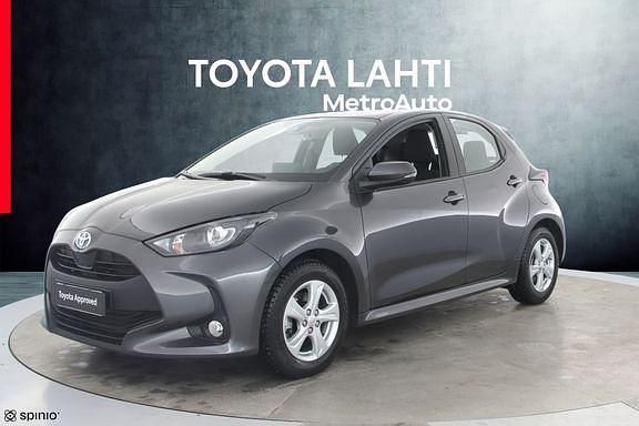 Met. harmaa Käytetty 2023 Toyota Yaris Active Viistoperä | 21 990 € (Perustarjous) - Kuva 1/4