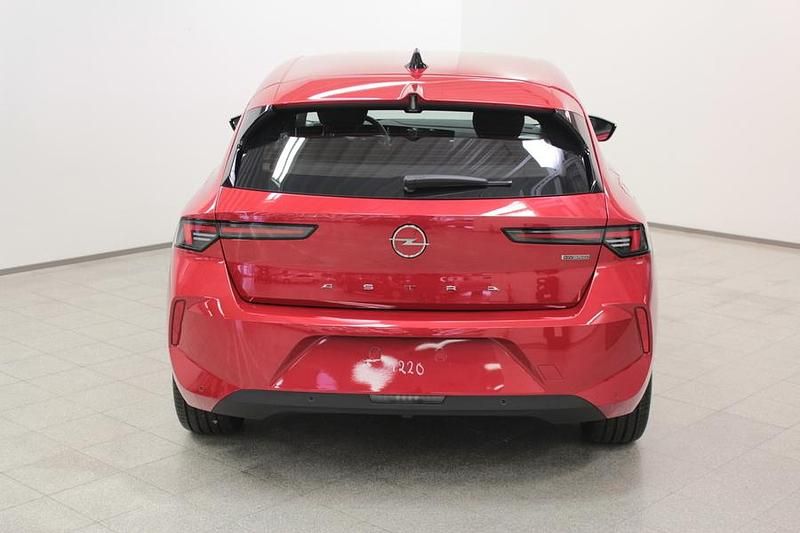 Käytetty Opel Astra Innovation 180 HP (132 kW) 2023 Viistoperä
