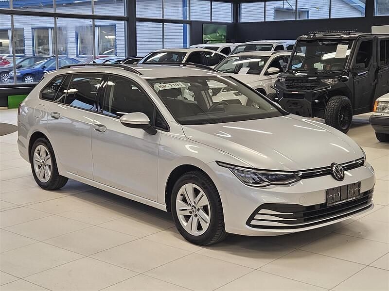 Käytetty VW Golf VIII Comfortline 131 HP (96 kW) 2021 Farmari