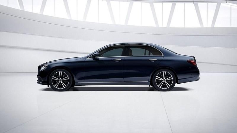 Käytetty Mercedes E220 Business 194 HP (142 kW) 2019 Sininen Sedan