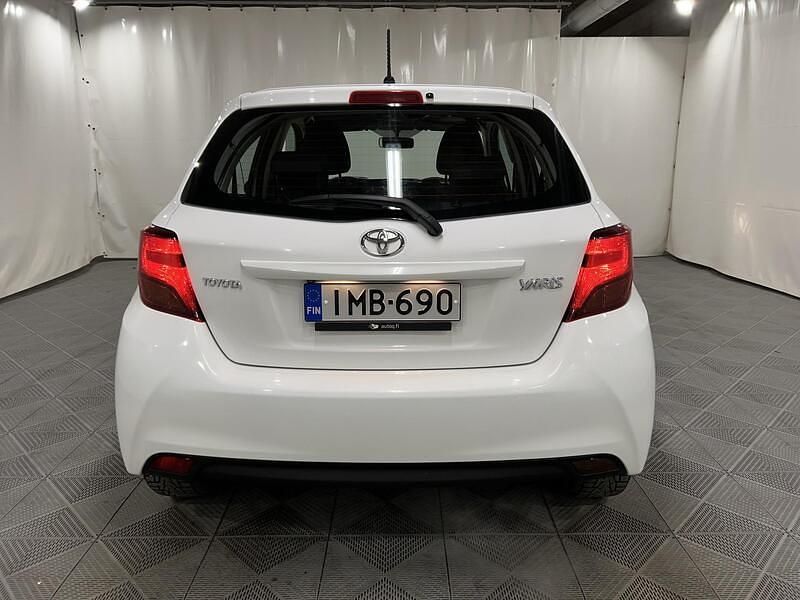 Käytetty Toyota Yaris Active 99 HP (72 kW) 2015 Viistoperä