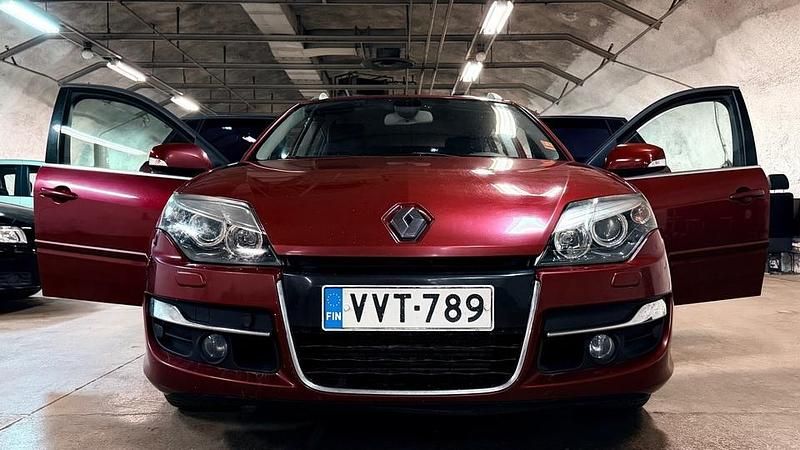 Käytetty Renault Laguna III Dynamique 110 HP (80 kW) 2011 Farmari