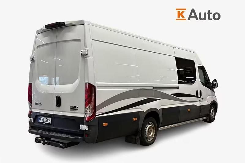 Käytetty Iveco Daily 179 HP (131 kW) 2017