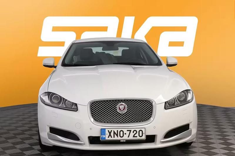 Käytetty Jaguar XF Luxury 163 HP (119 kW) 2015 Sedan