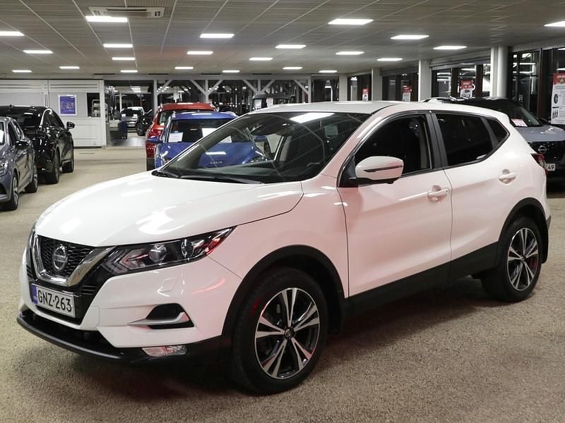 Valkoinen Käytetty 2020 Nissan Qashqai N-Connecta Katumaasturi | 17 990 € (Perustarjous) - Kuva 1/4
