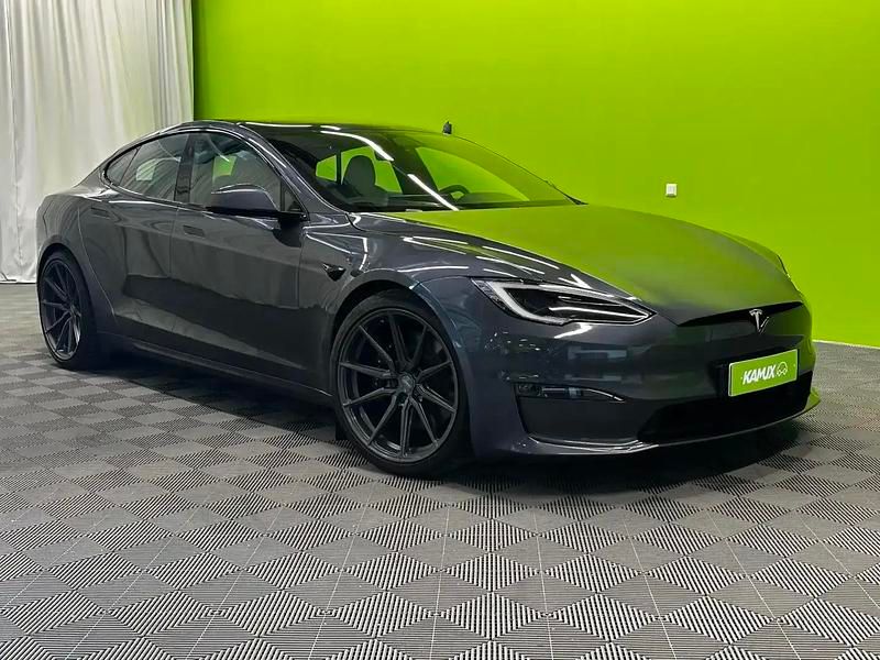Hopea / harmaa Käytetty 2023 Tesla Model S Plaid Viistoperä | 75 900 € - Kuva 1/4