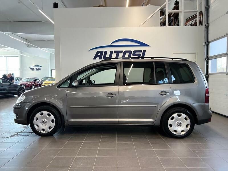 Käytetty VW Touran Trendline 143 HP (105 kW) 2008 Harmaa Tila-auto