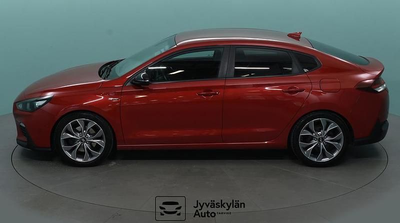 Käytetty Hyundai i30 N Line 140 HP (102 kW) 2020 Punainen Viistoperä
