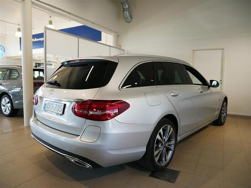 Käytetty Mercedes C300e Avantgarde Edition 287 HP (211 kW) 2020 Hopea Farmari