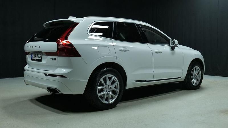 Käytetty Volvo XC60 Business Edition 392 HP (288 kW) 2020 Valkoinen Katumaasturi
