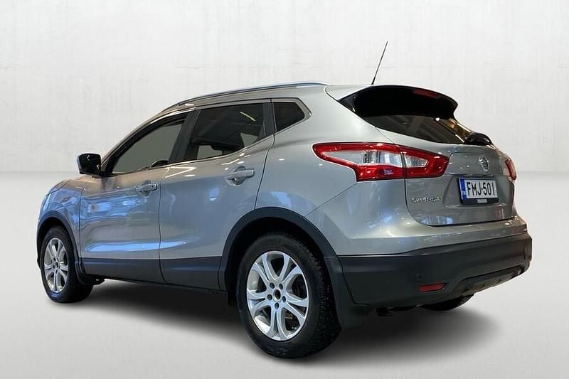 Käytetty Nissan Qashqai N-Connecta 116 HP (85 kW) 2016 Hopea Katumaasturi