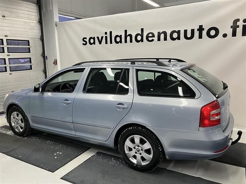Käytetty Skoda Octavia Ambiente 105 HP (77 kW) 2011 Sininen Farmari