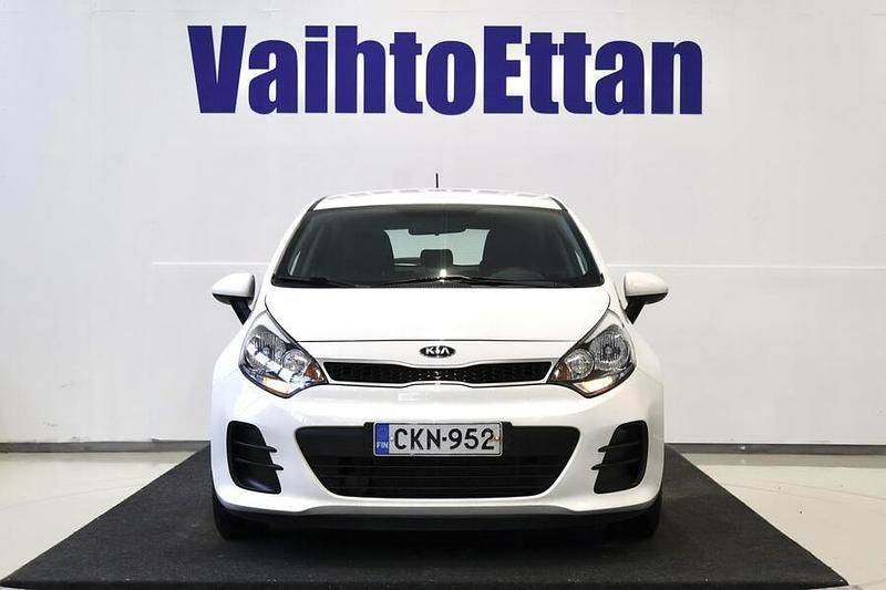 Käytetty Kia Rio LX 84 HP (61 kW) 2017 Valkoinen Viistoperä