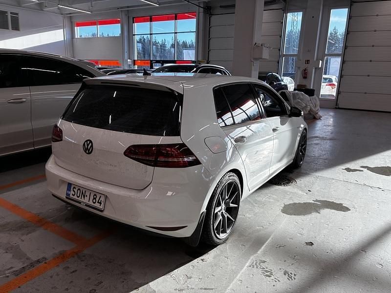 Käytetty VW e-Golf 85 kW (116 HP) 2017 Viistoperä