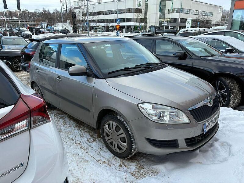 Käytetty Skoda Fabia Ambiente 86 HP (63 kW) 2012 Viistoperä
