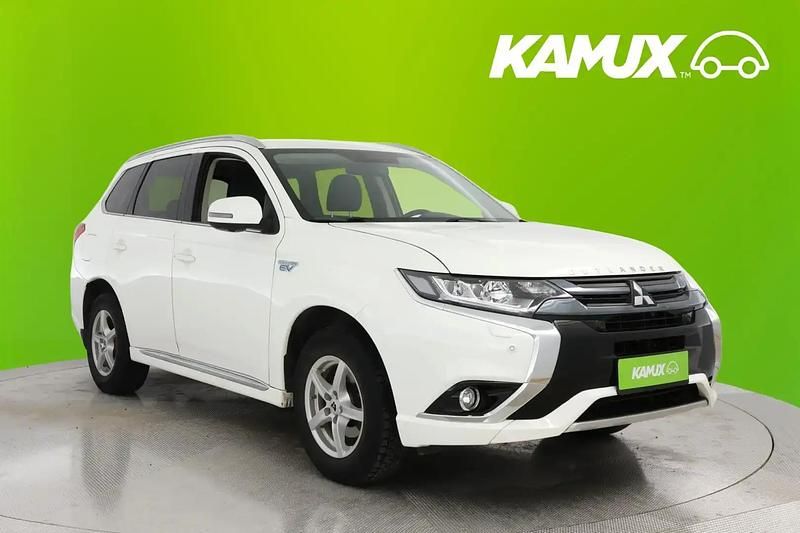 Käytetty Mitsubishi Outlander P-HEV Instyle 121 HP (88 kW) 2015 Valkoinen Farmari