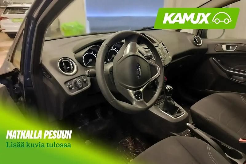 Käytetty Ford Fiesta Trend 65 HP (47 kW) 2014 Sininen Viistoperä