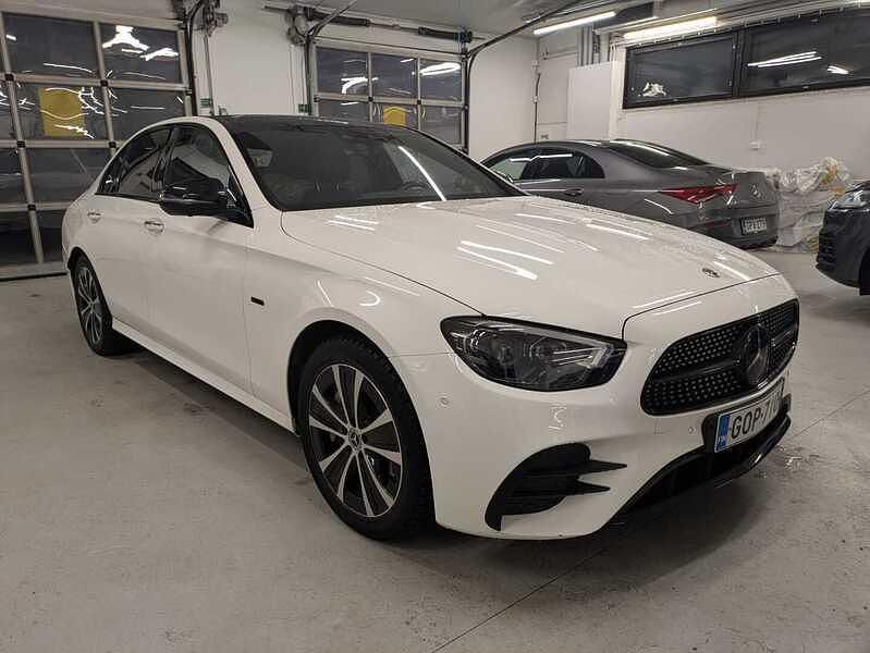 Käytetty 2021 Mercedes E300 AMG Sedan | 40 990 € (Kallis) - Kuva 1/4