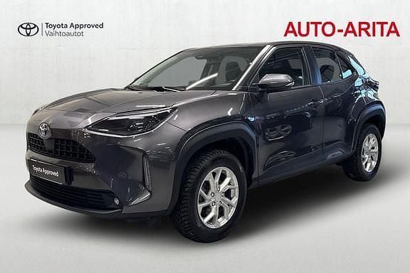 Harmaa Käytetty 2024 Toyota Yaris Cross Active Katumaasturi | 27 500 € (Perustarjous) - Kuva 1/4