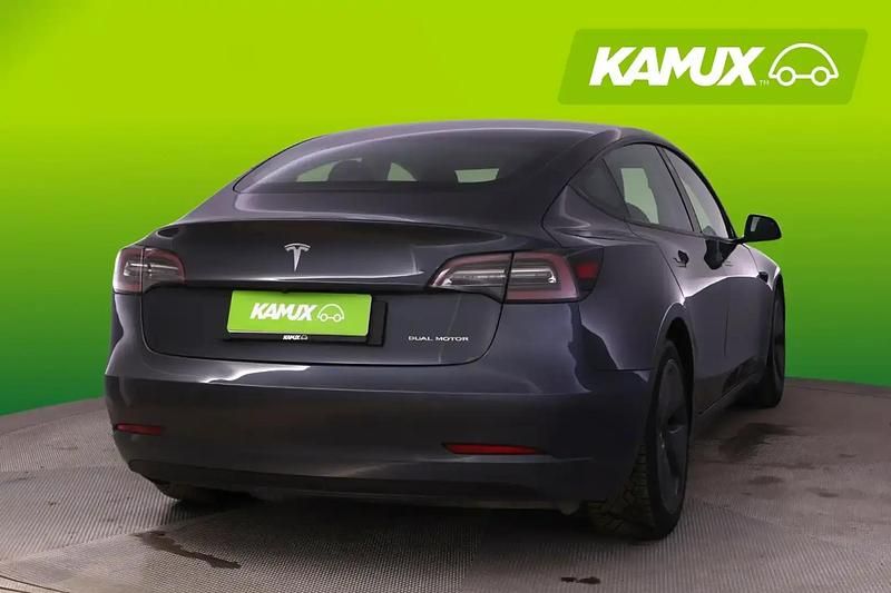 Käytetty Tesla Model 3 366 kW (498 HP) 2021 Hopea / harmaa Sedan