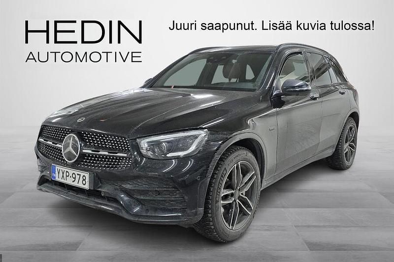 Käytetty Mercedes GLC300e Business 211 HP (155 kW) 2021 Musta Katumaasturi