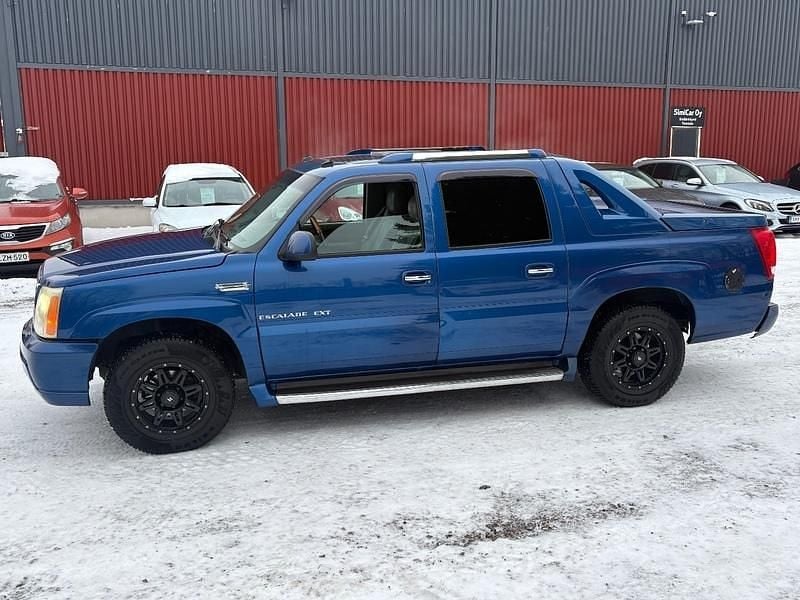 Käytetty Cadillac Escalade 321 HP (236 kW) 2003 Nouto