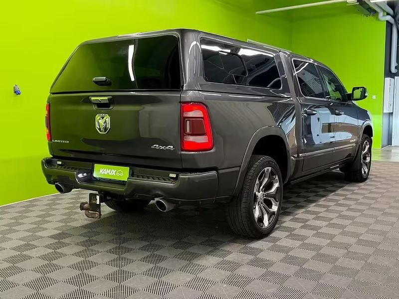 Käytetty Dodge Ram Limited 401 HP (294 kW) 2018 Hopea / harmaa Nouto