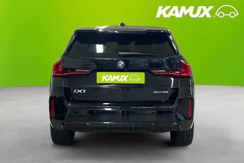 Käytetty BMW iX1 225 kW (306 HP) 2023 Musta Katumaasturi