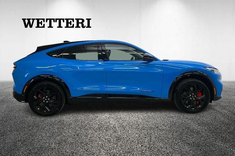 Käytetty Ford Mustang Mach-E Premium 216 kW (294 HP) 2025 Sininen Katumaasturi