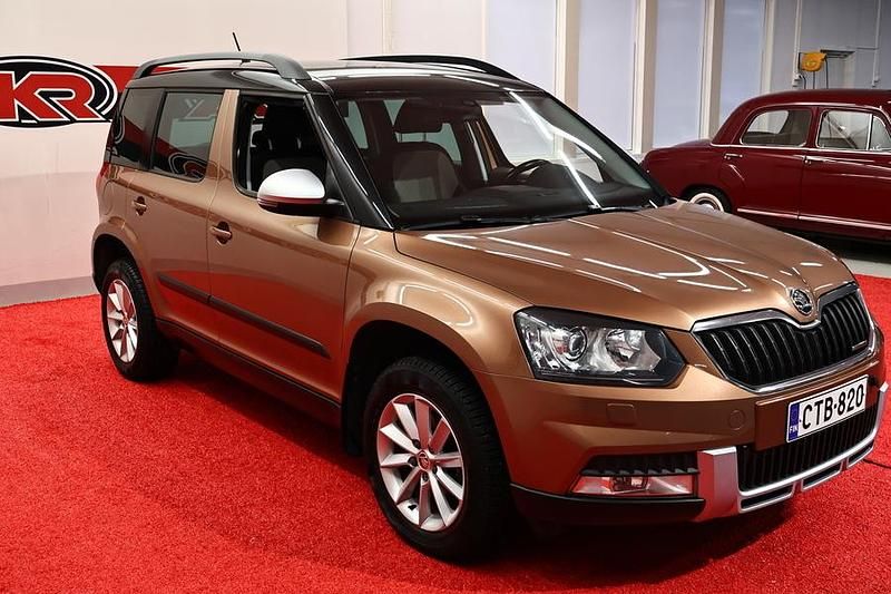 Käytetty Skoda Yeti Outdoor GreenLine 105 HP (77 kW) 2015 Oranssi Katumaasturi