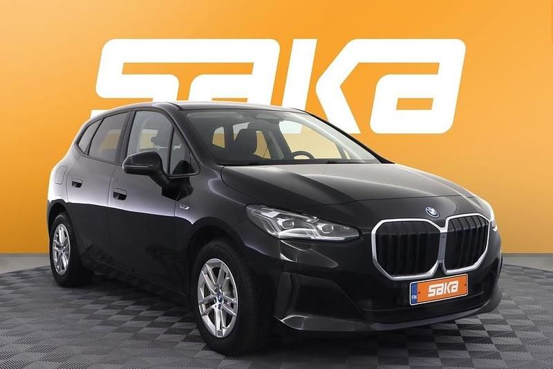Käytetty 2023 BMW 225 Active Tourer Comfort Edition Tila-auto | 23 890 € (Hyvä tarjous) - Kuva 1/3