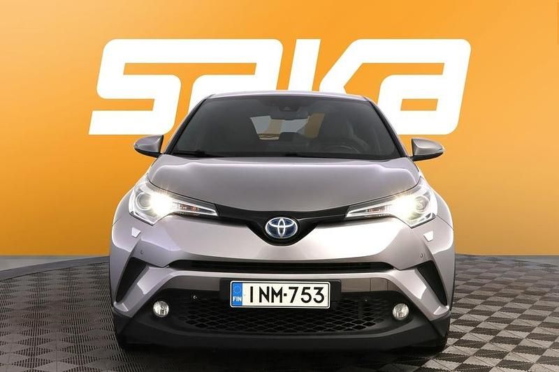 Käytetty Toyota C-HR Premium 122 HP (89 kW) 2017 Katumaasturi