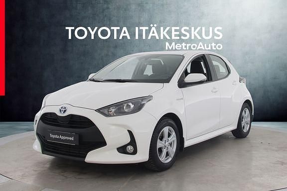 Valkoinen Käytetty 2021 Toyota Yaris Active Viistoperä | 18 990 € (Perustarjous) - Kuva 1/4