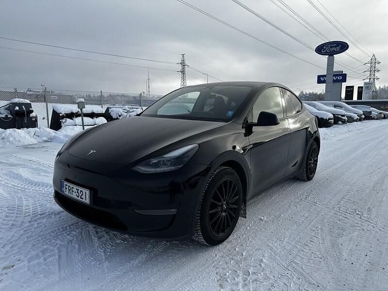 Käytetty Tesla Model Y 258 kW (351 HP) 2023 Musta Katumaasturi