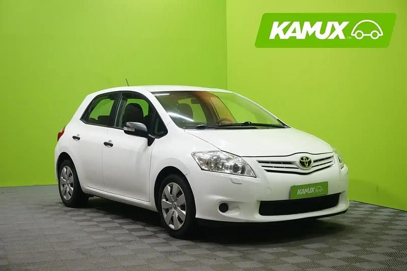 Valkoinen Käytetty 2011 Toyota Auris Terra Sedan | 7 700 € (Perustarjous) - Kuva 1/4