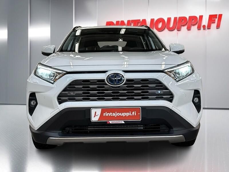 Käytetty Toyota RAV4 Hybrid Active 178 HP (130 kW) 2022 Valkoinen Katumaasturi