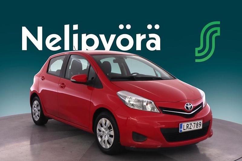 Käytetty Toyota Yaris Multidrive S 99 HP (72 kW) 2013 Punainen Viistoperä
