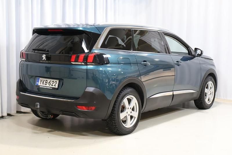 Käytetty Peugeot 5008 Allure 131 HP (96 kW) 2018 Musta Tila-auto