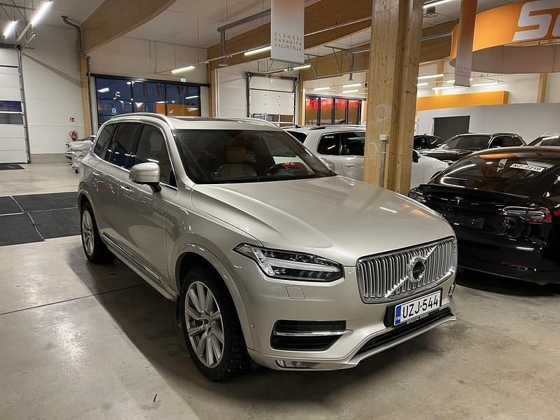 Käytetty Volvo XC90 Inscription 235 HP (172 kW) 2016 Katumaasturi