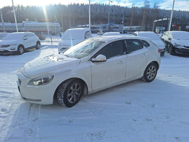 Käytetty Volvo V40 Business Edition 114 HP (83 kW) 2014 Viistoperä